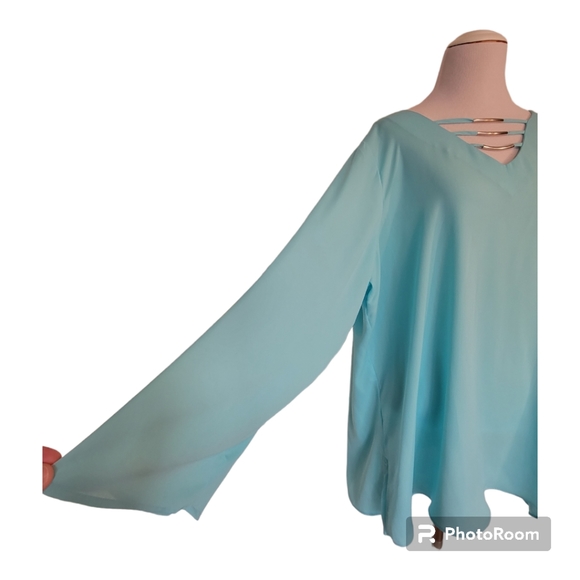 NWT Plus Size AVENUE Turquois Blouse with Metal Detail at Neck - Size 18/20 - Picture 2 of 7